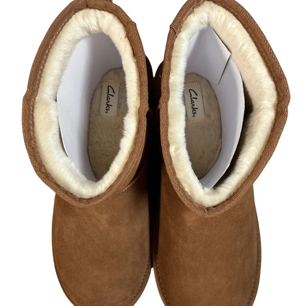 Clarks NIB Men 12 Suede Ankle Boot Tan Leather Indoor Outdoor Slipper Cozy Cloud